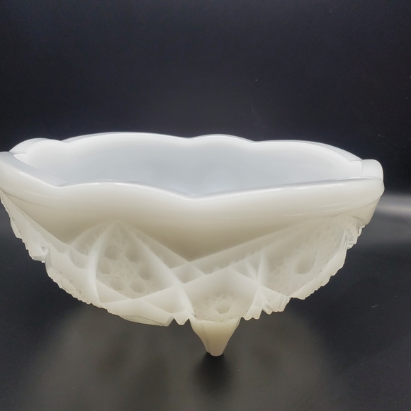McKee Milk Glass Footed Bowl Toltec Pattern Cottagecore White Three Toed Dish 7" - Picture 9 of 9